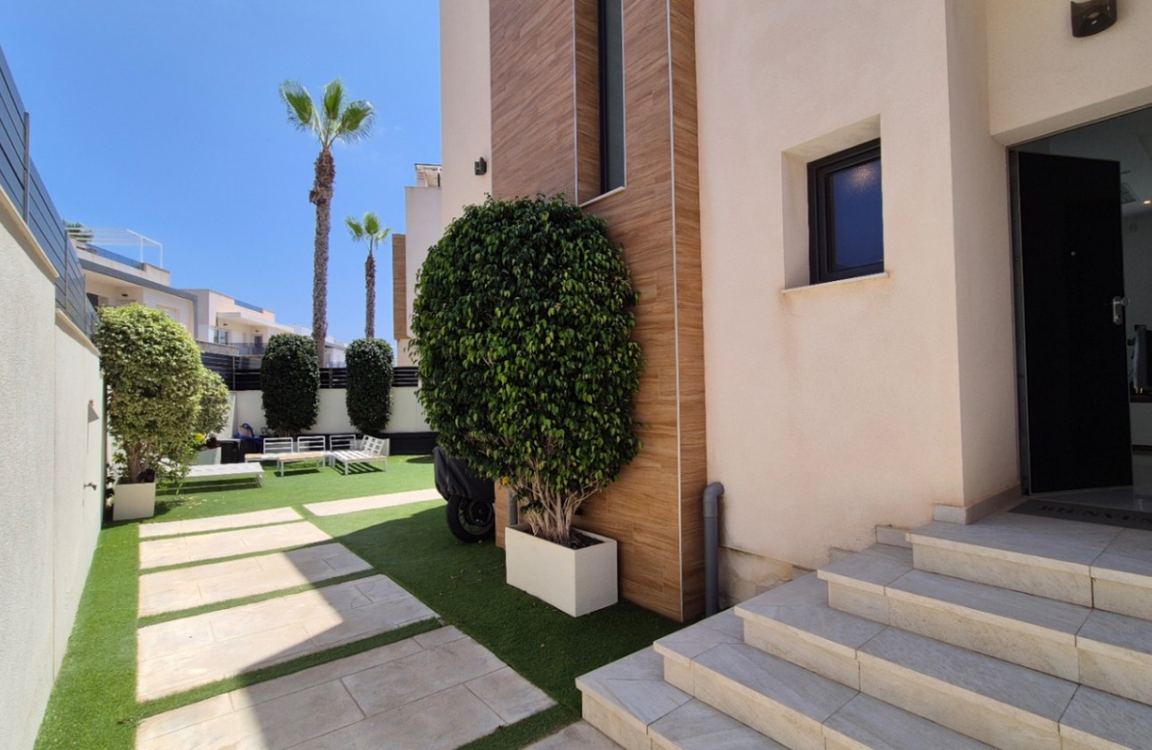 Resale - Detached Villa - Torrevieja