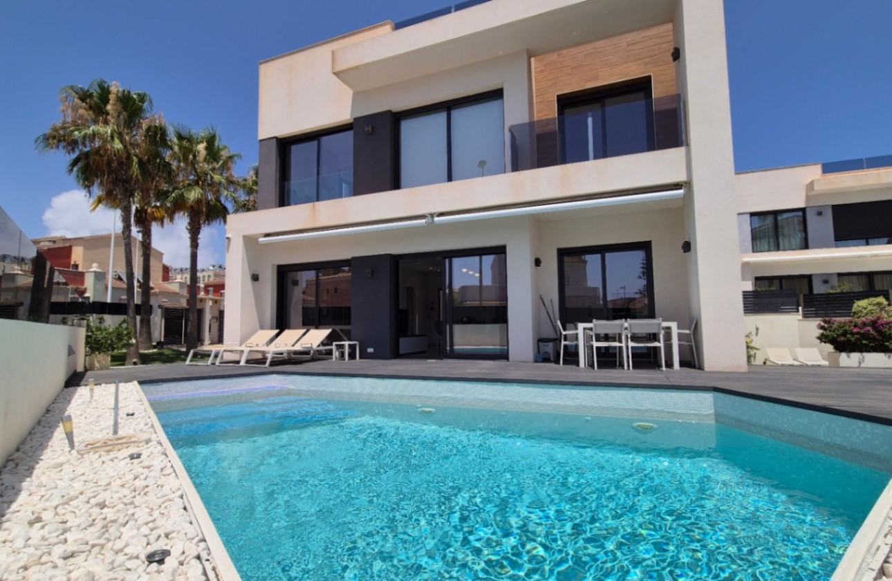 Resale - Detached Villa - Torrevieja
