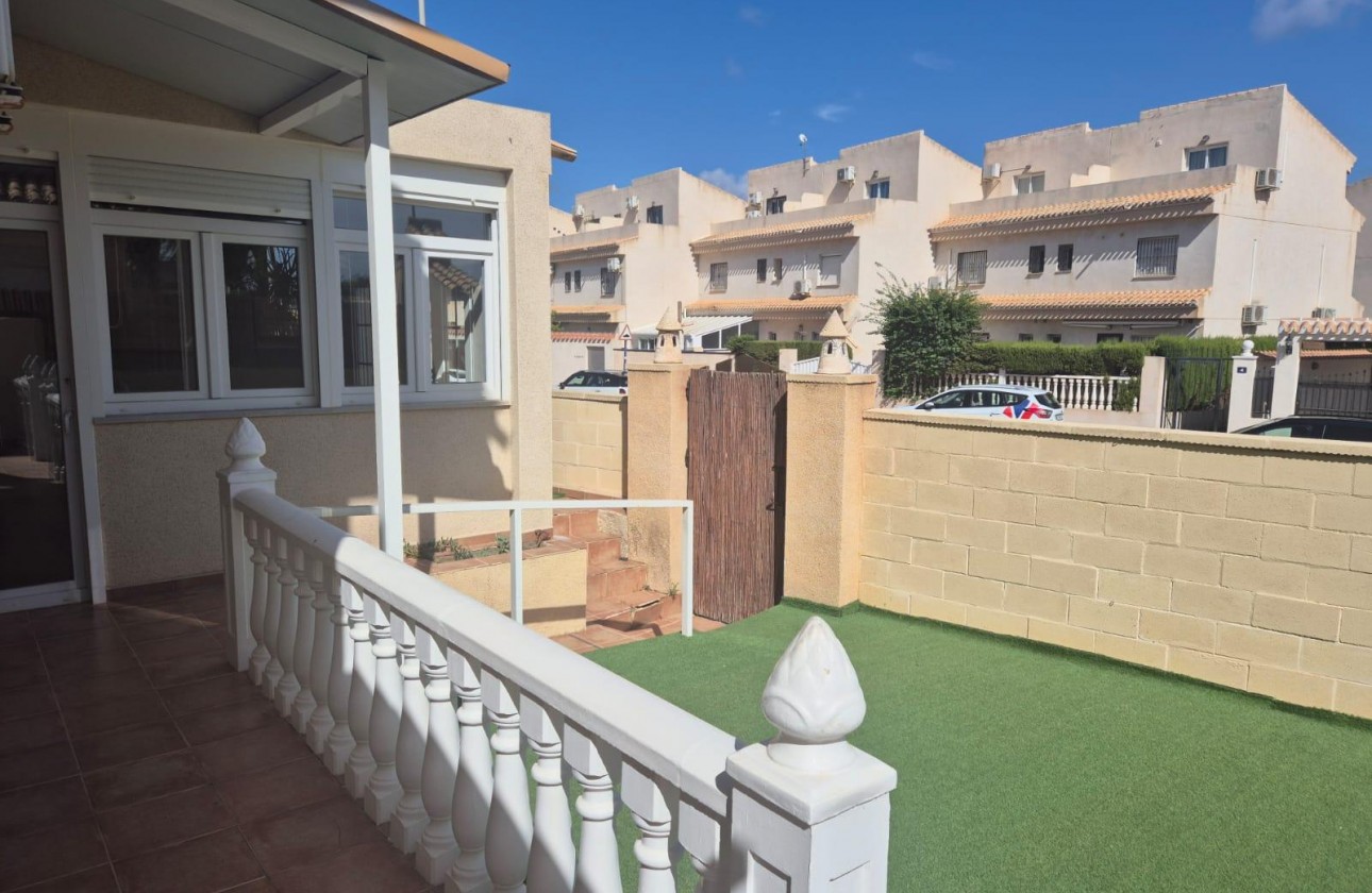 Resale - House - Orihuela Costa - La Zenia