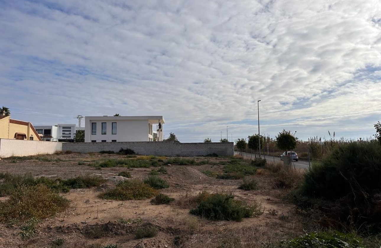 Resale - Plot / Land - La Marina - San Fulgencio