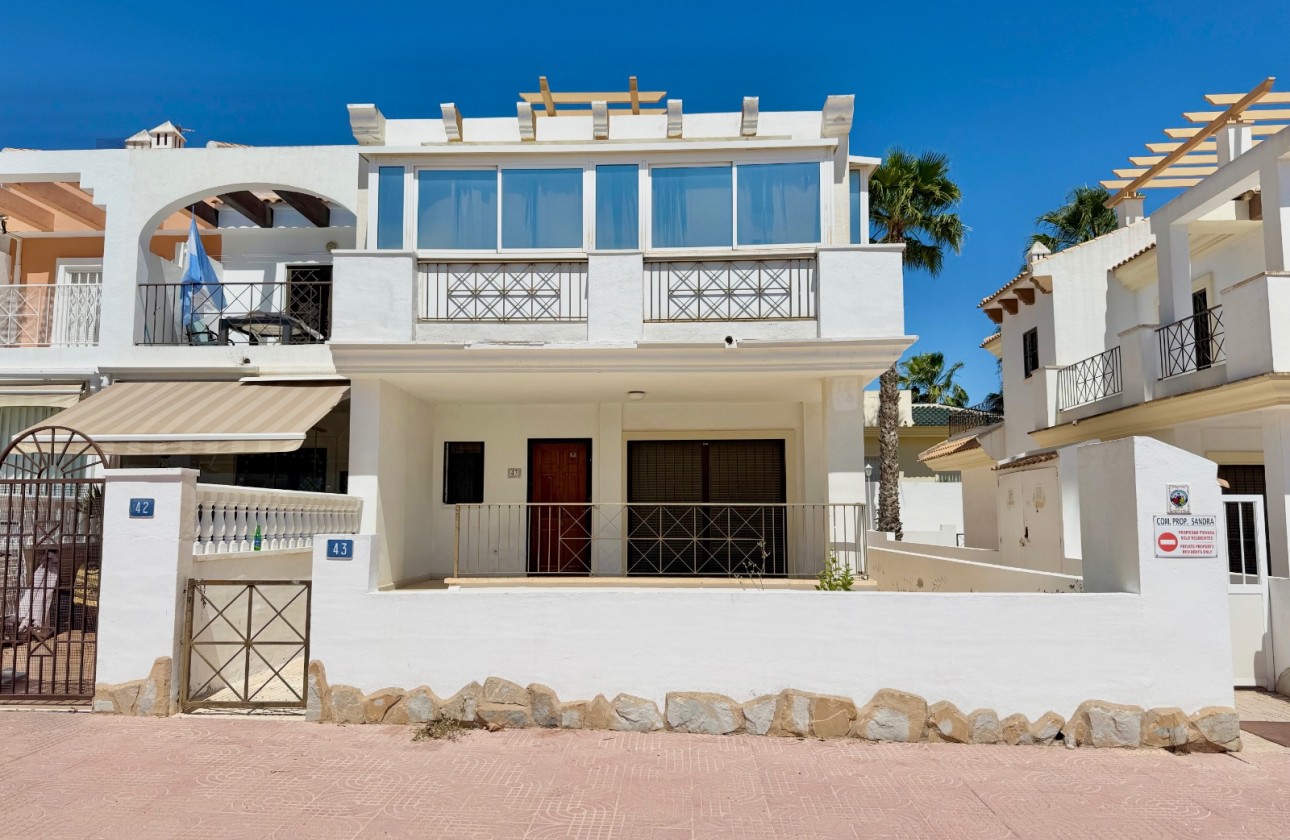 Resale - Semi Detached Villa - Ciudad Quesada