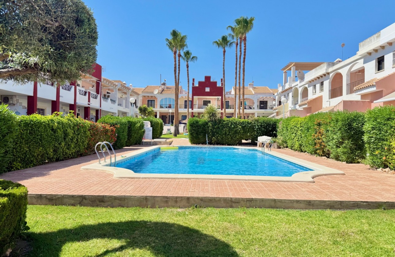 Resale - Semi Detached Villa - Ciudad Quesada