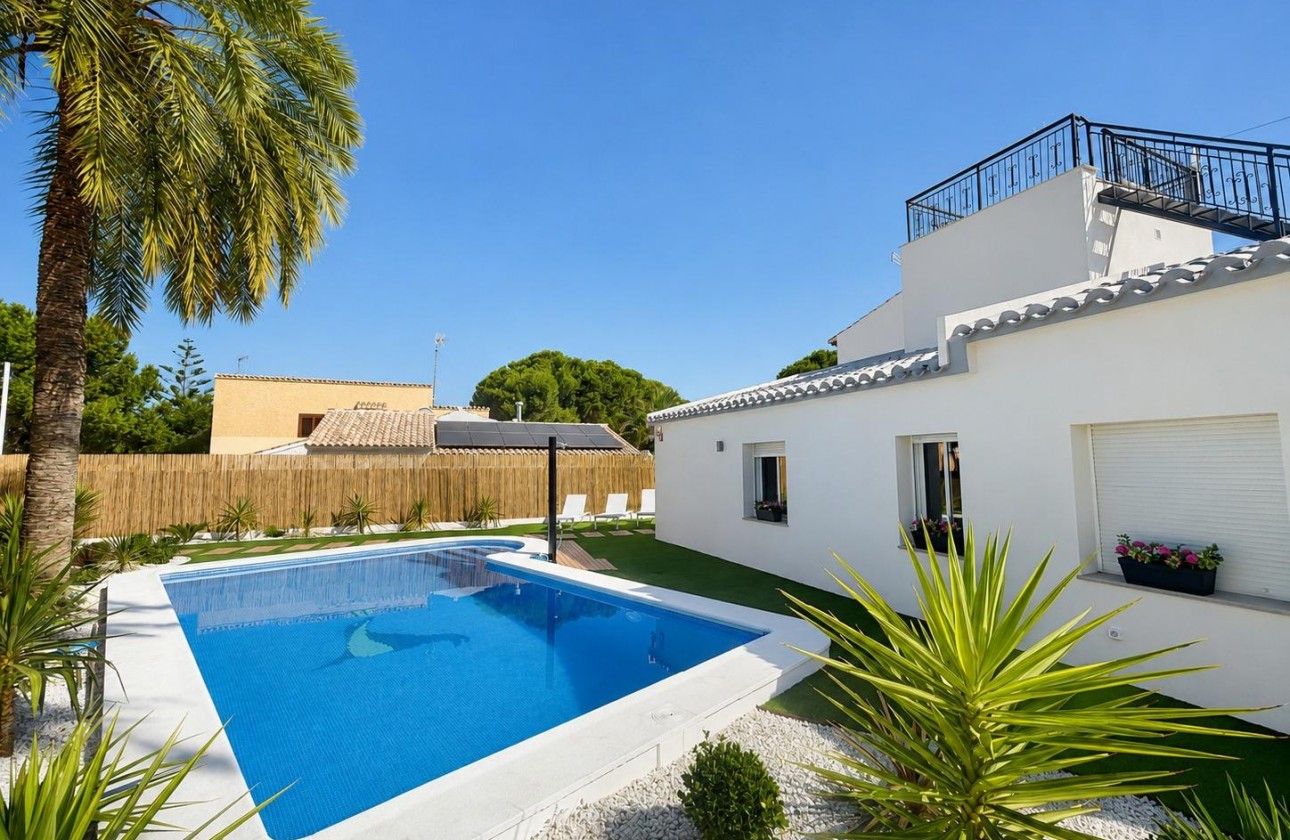 Resale - Semi Detached Villa - Orihuela Costa - Punta Prima