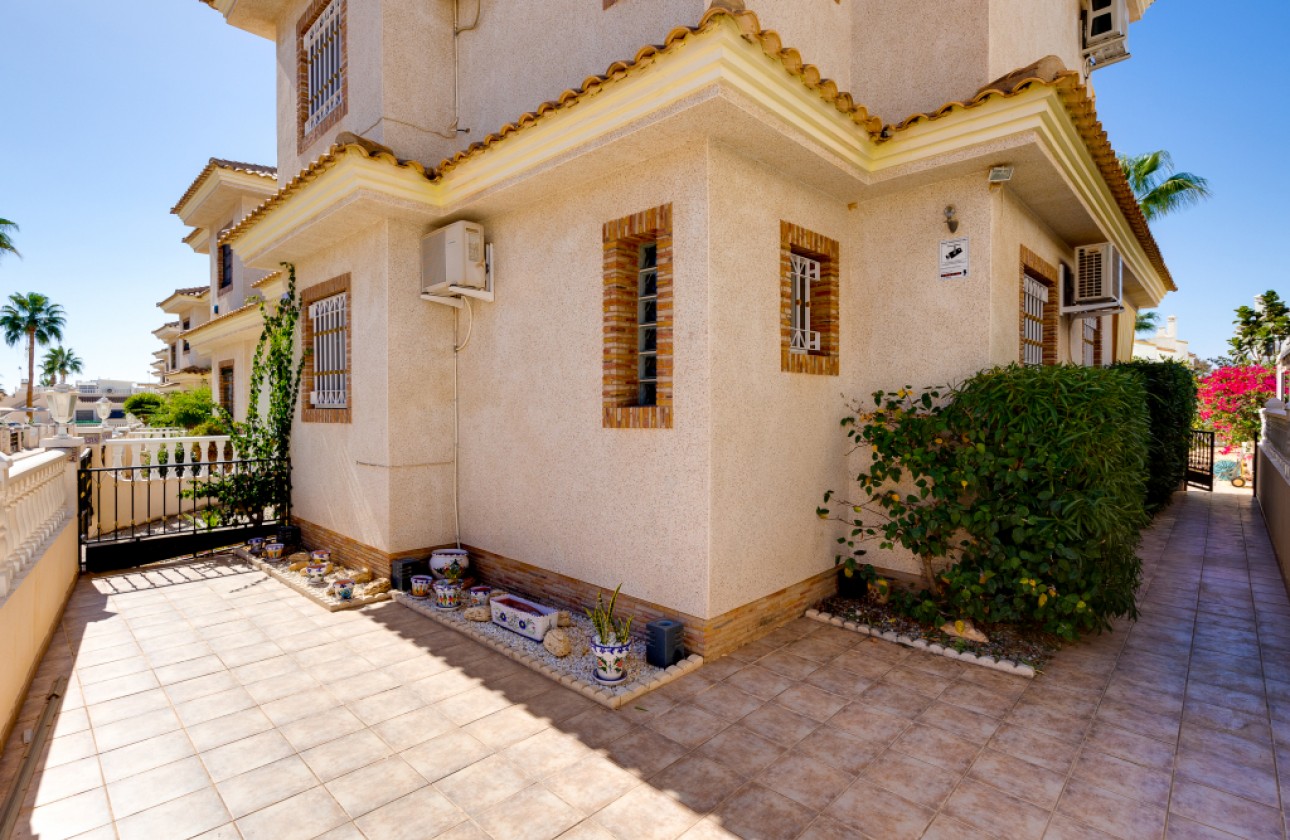 Resale - Townhouse - Orihuela Costa - calle Ciruela