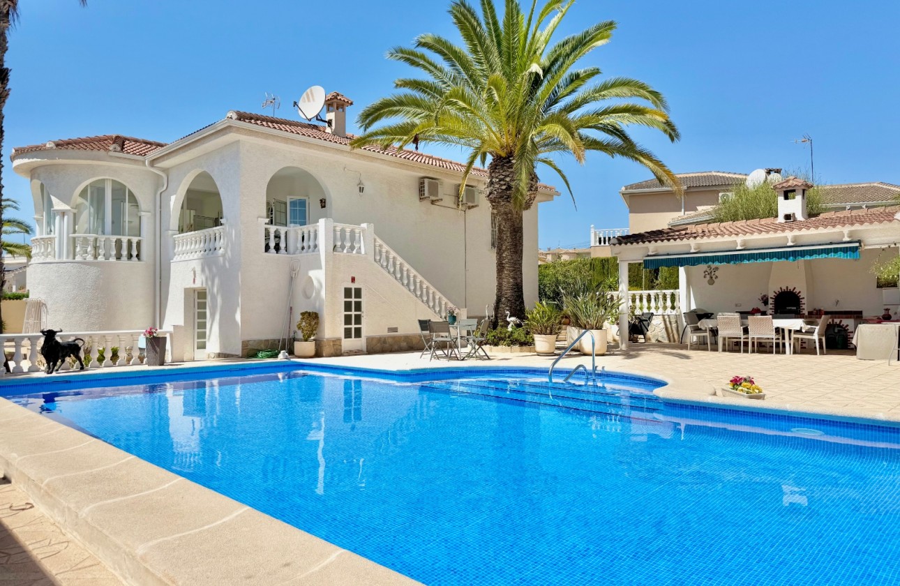 Reventa - Chalet Independiente - Ciudad Quesada - Centro de la Ciudad Quesada