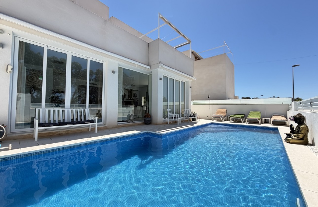 Reventa - Chalet Independiente - Mil Palmeras