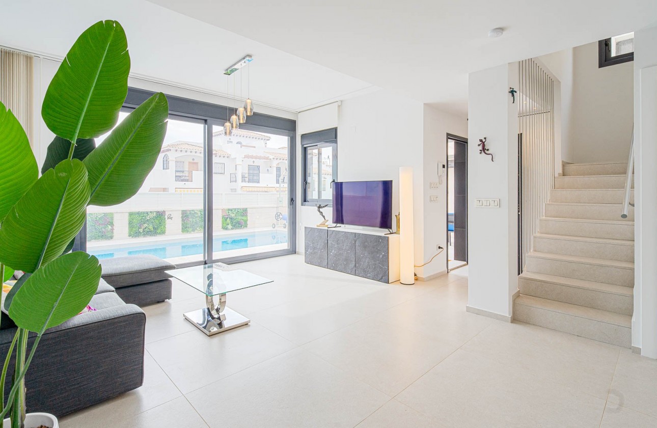 Reventa - Chalet Independiente - Orihuela Costa - Punta Prima