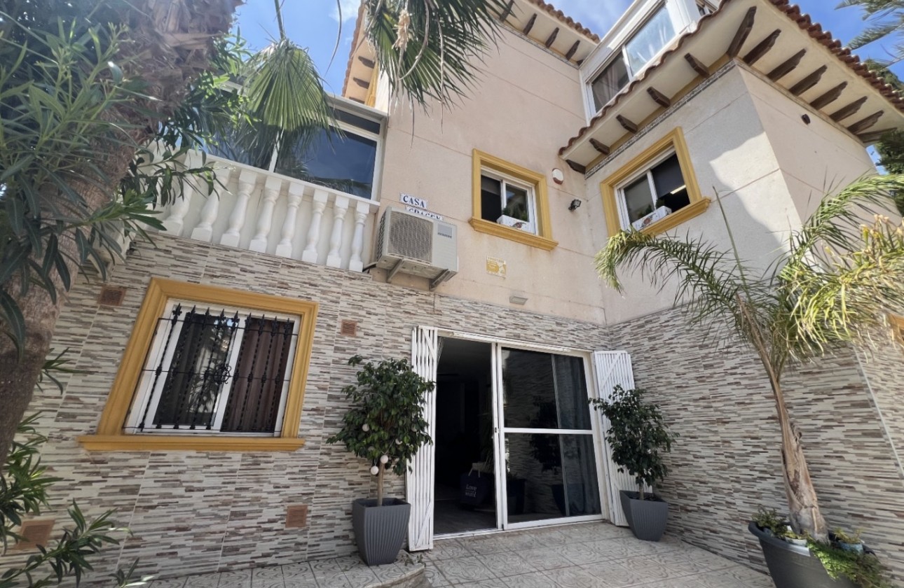 Reventa - Chalet Independiente - Orihuela