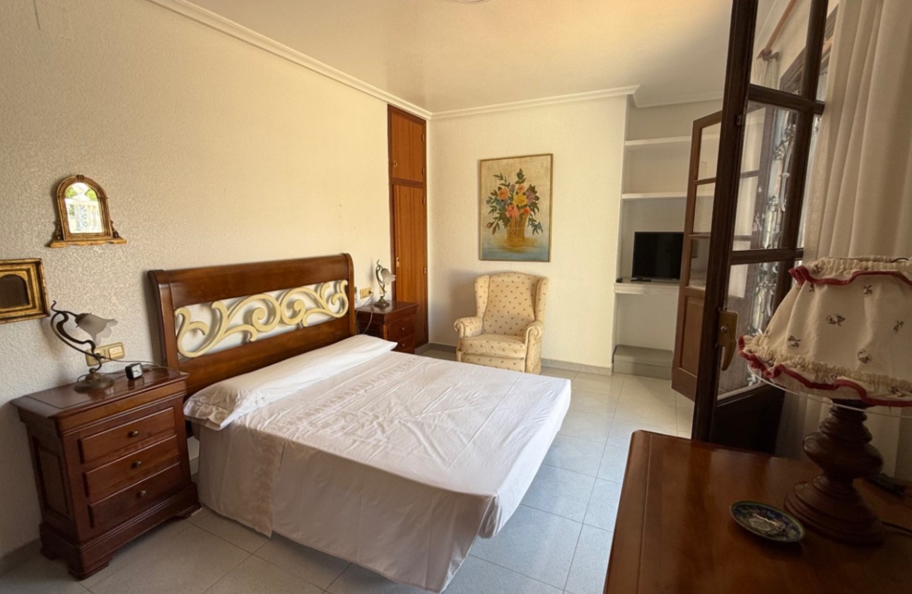 Reventa - Chalet Independiente - Orihuela