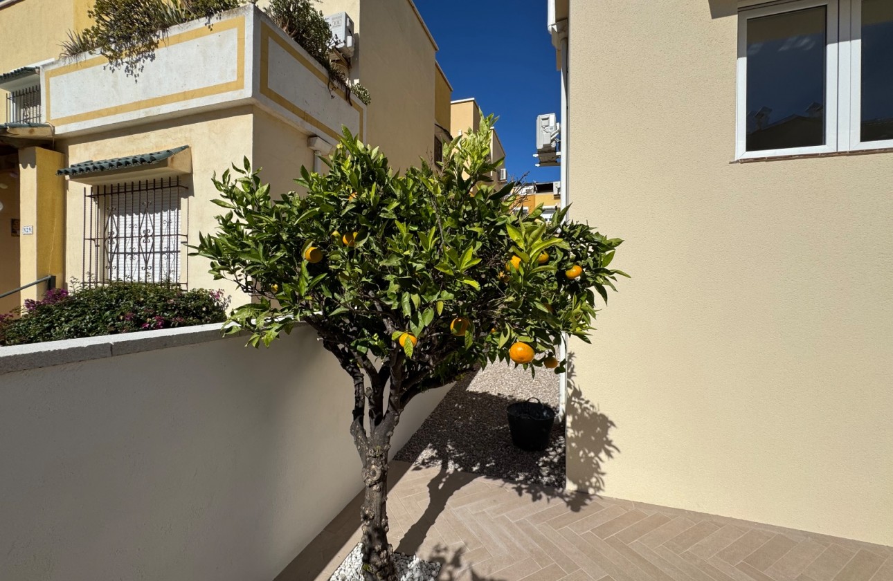 Reventa - House - Orihuela Costa - La Zenia