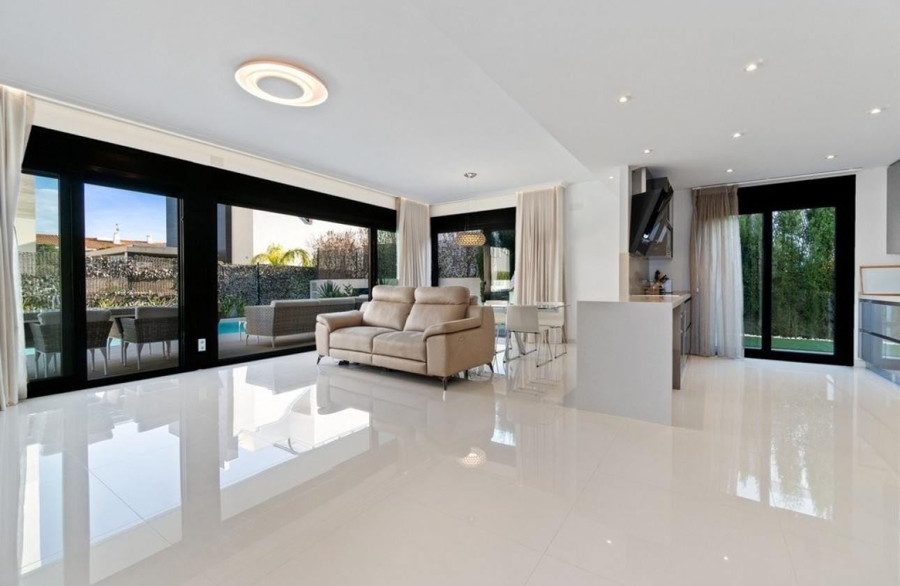 Videresalg - Detached Villa - Orihuela Costa - Cabo Roig