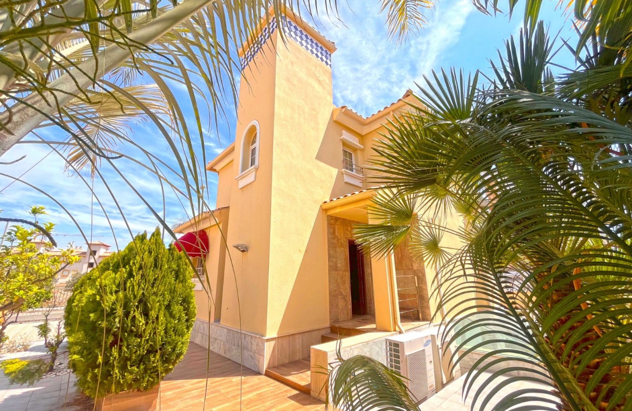 Videresalg - Detached Villa - Orihuela Costa - La Zenia