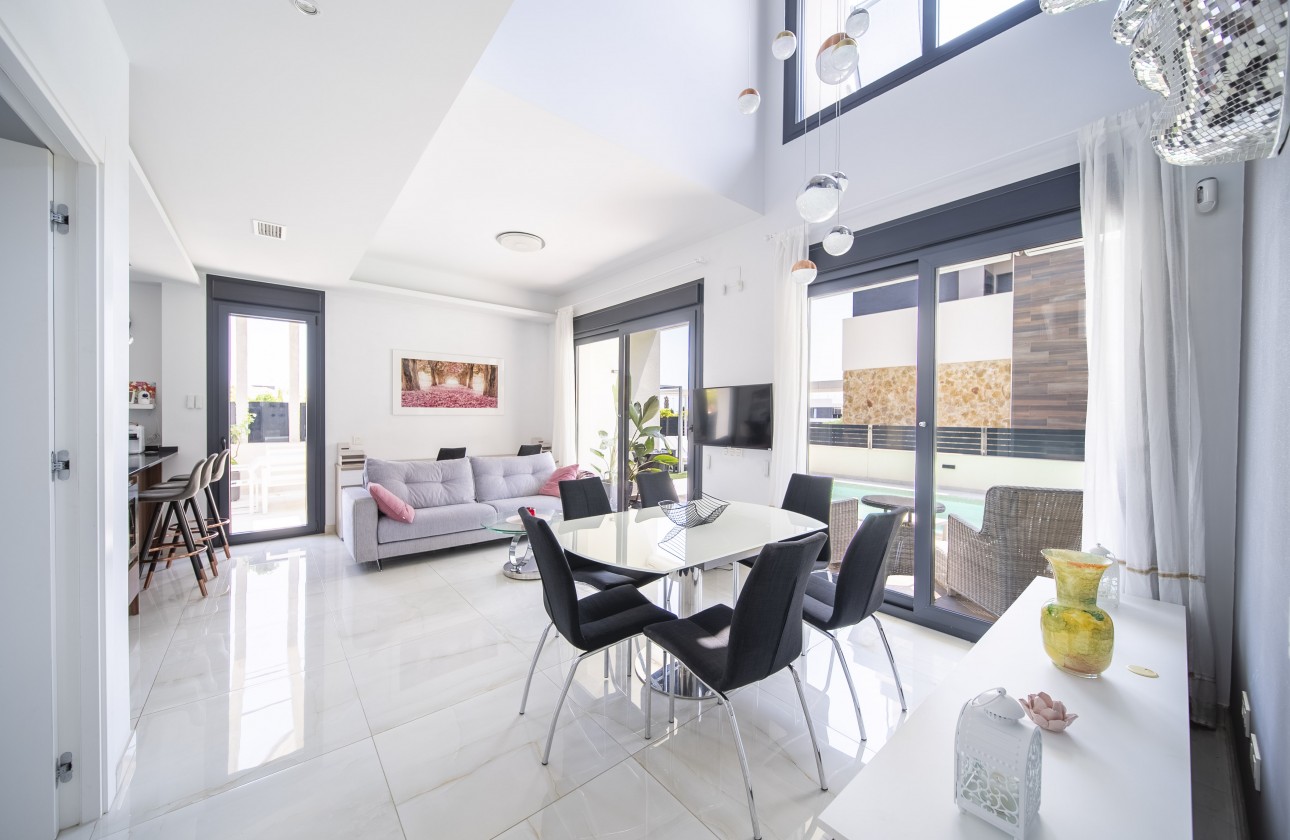 Videresalg - Detached Villa - Orihuela Costa - Lomas de Cabo Roig