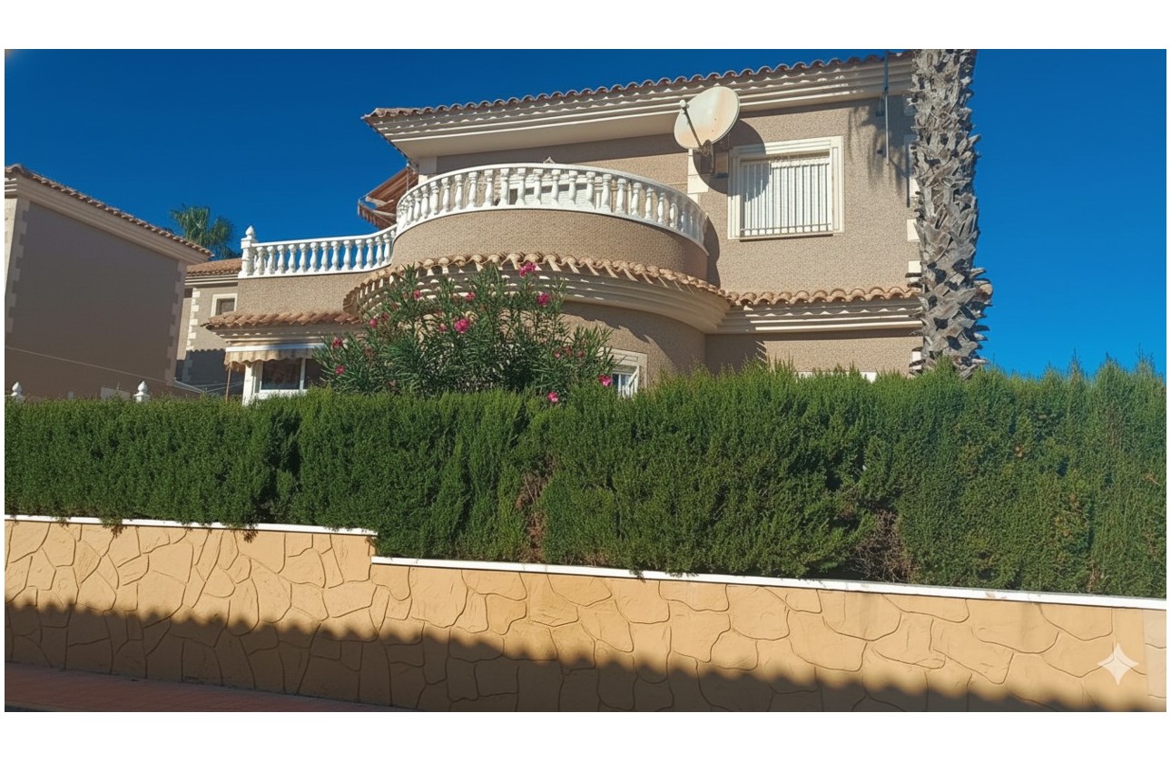 Videresalg - Detached Villa - Orihuela Costa - Los Altos