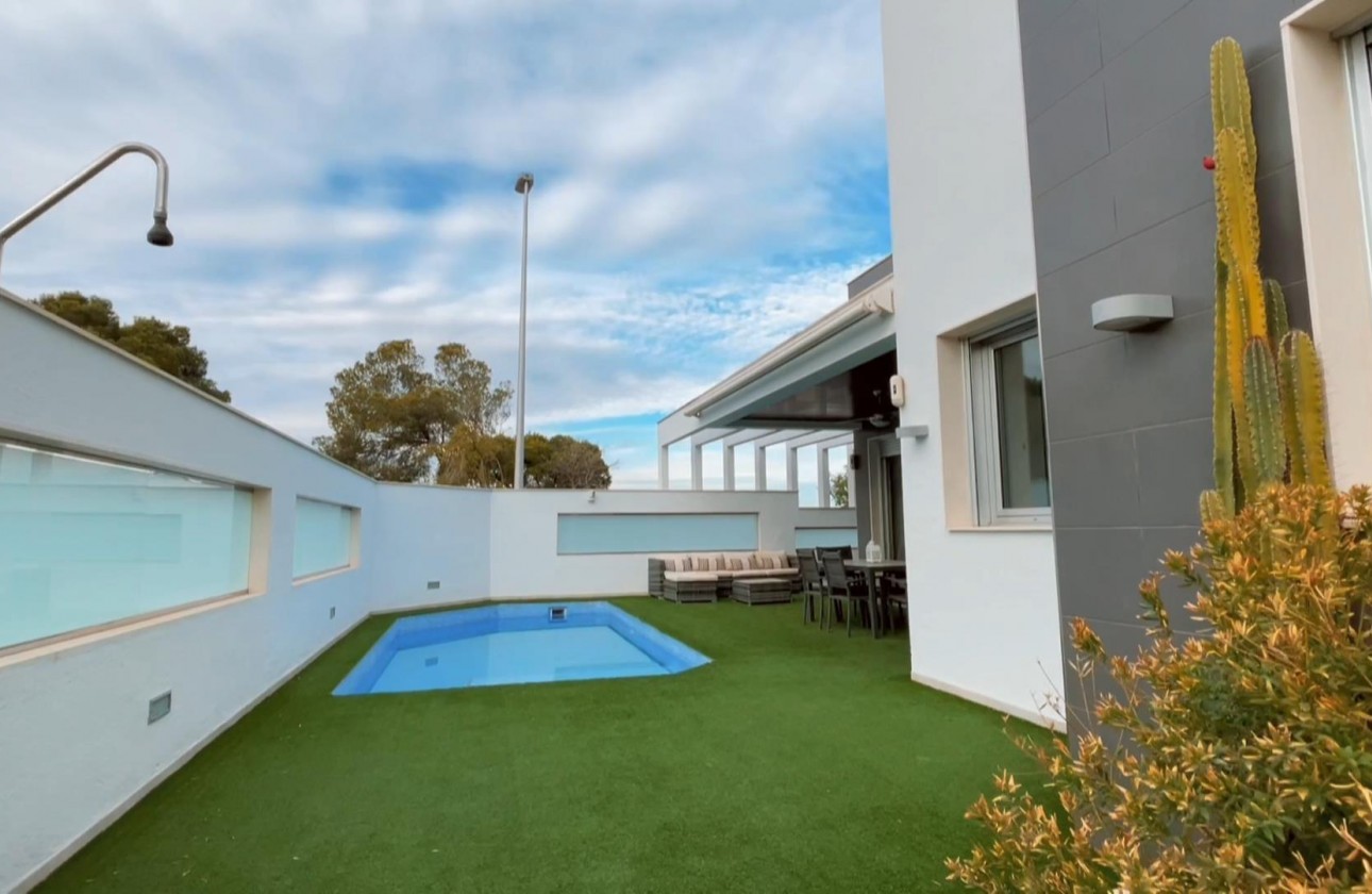 Videresalg - Detached Villa - Orihuela Costa - Mil Palmeras