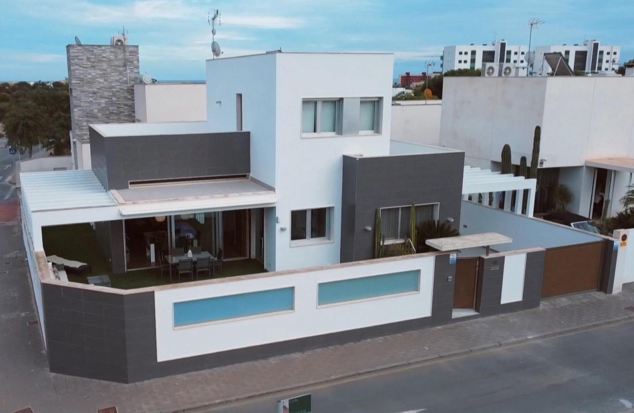 Videresalg - Detached Villa - Orihuela Costa - Mil Palmeras