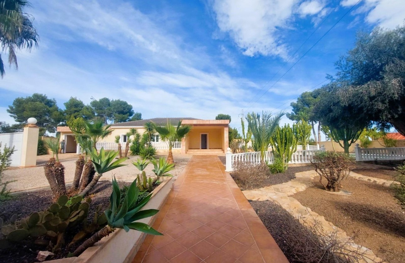 Videresalg - Detached Villa - Orihuela Costa - Villamartín