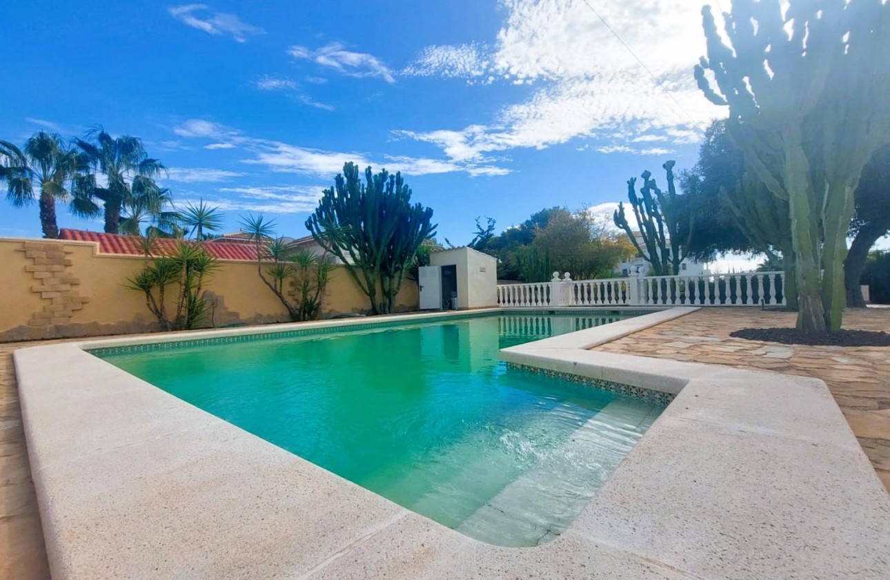 Videresalg - Detached Villa - Orihuela Costa - Villamartín