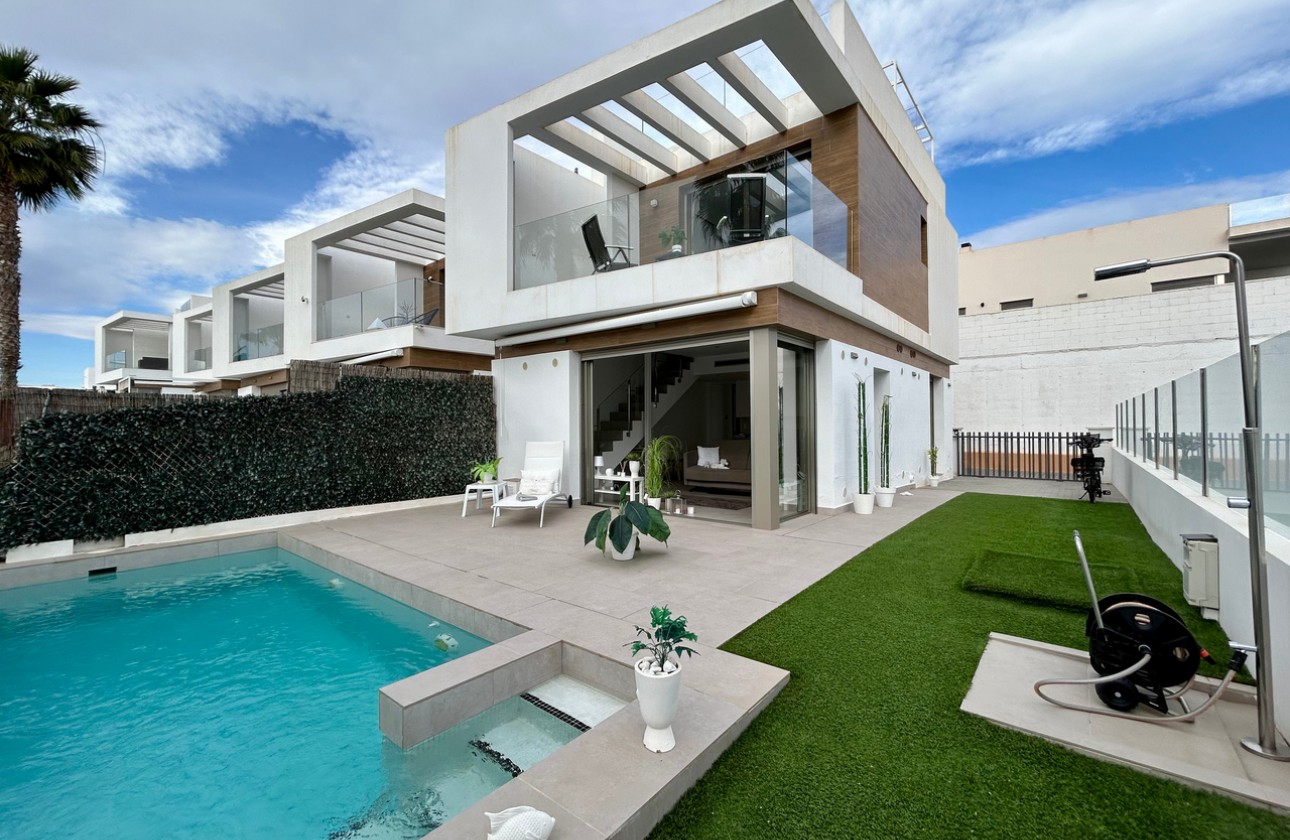 Videresalg - Detached Villa - Orihuela Costa - Villamartín