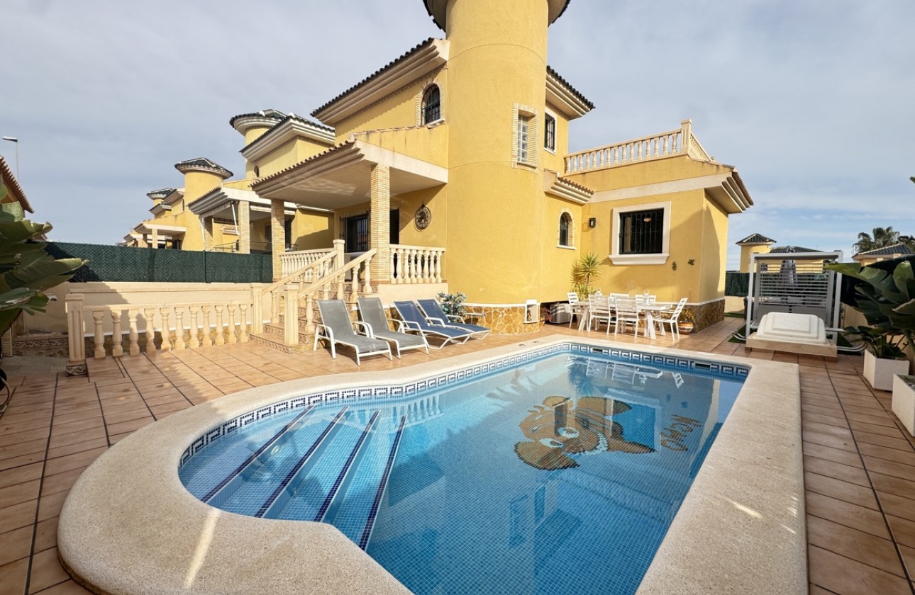 Videresalg - Detached Villa - Orihuela Costa - Villamartín