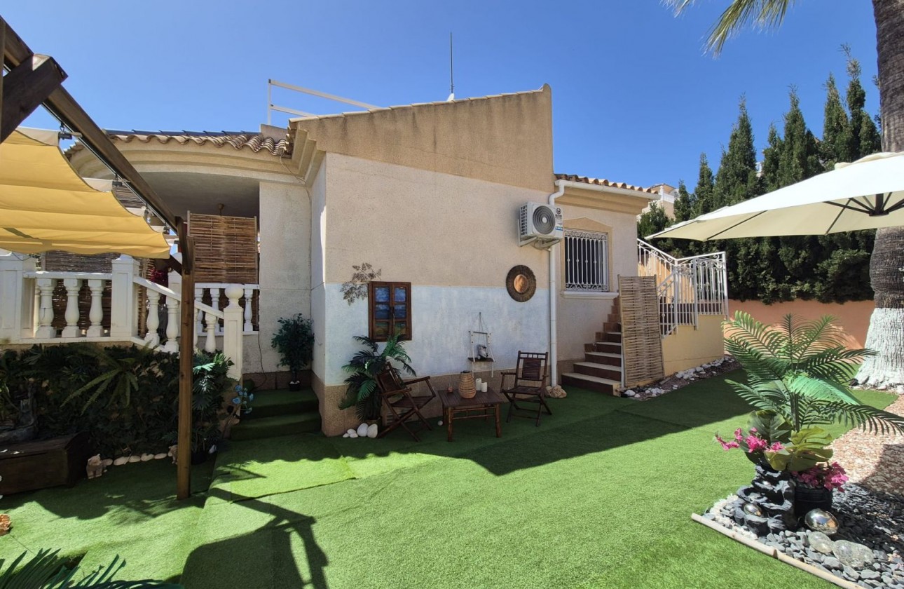 Videresalg - Detached Villa - Orihuela Costa - Villamartín