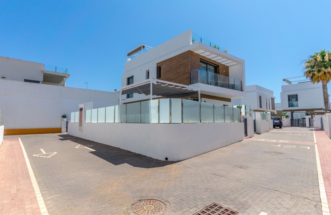 Videresalg - Detached Villa - Orihuela Costa - Villamartín