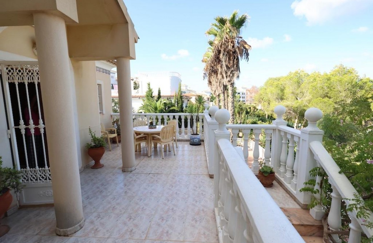 Videresalg - Detached Villa - Orihuela Costa - Villamartín