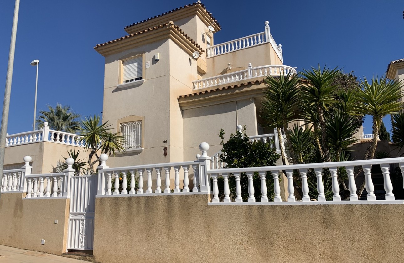 Videresalg - Detached Villa - Orihuela Costa - Villamartín
