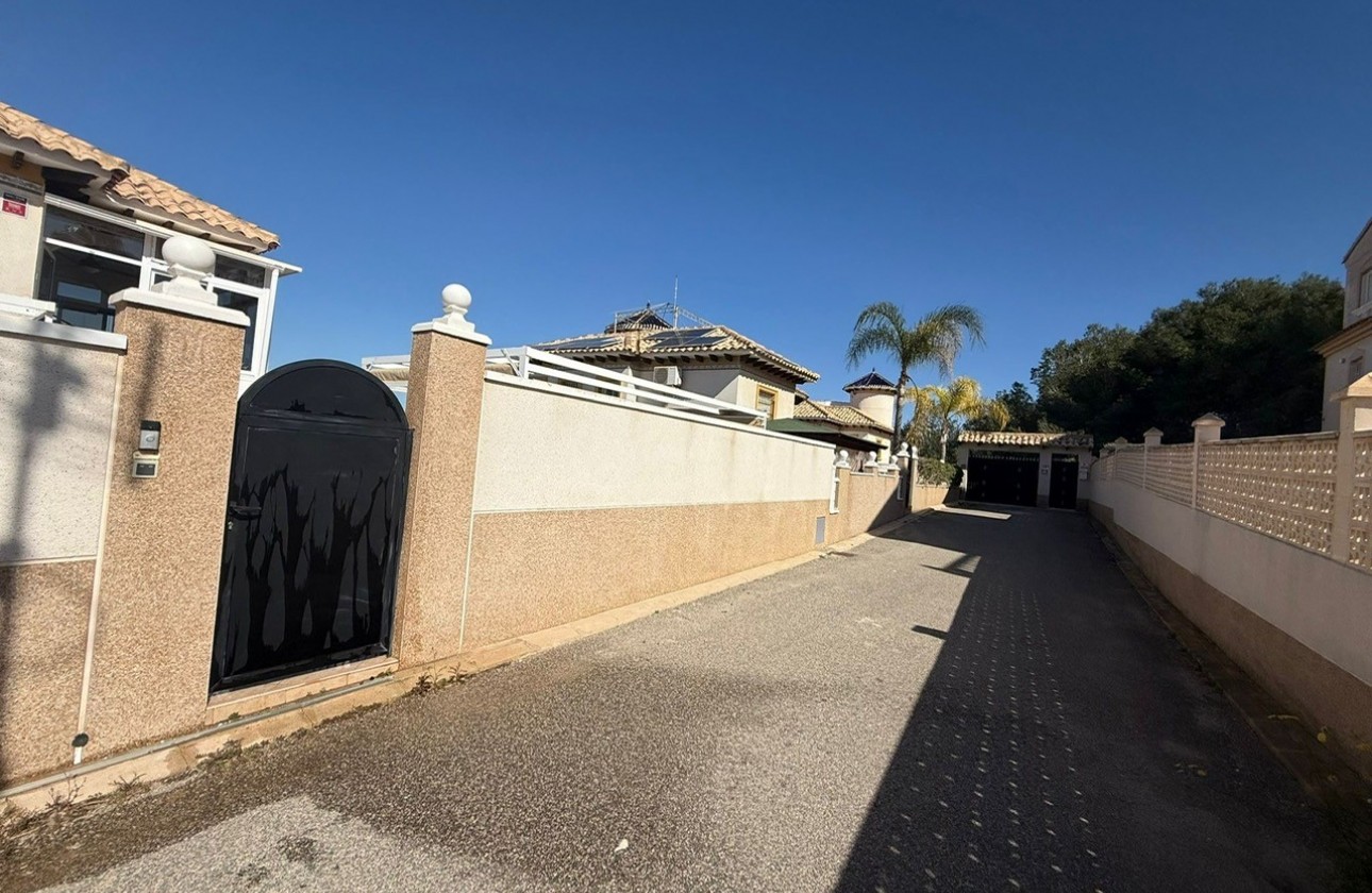 Videresalg - Detached Villa - Orihuela Costa - Villamartín