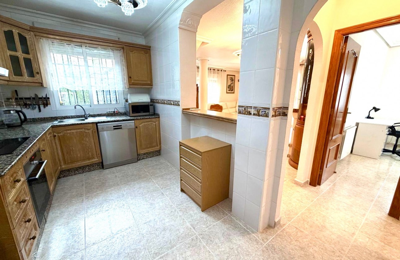 Videresalg - Detached Villa - Orihuela Costa - Villamartín