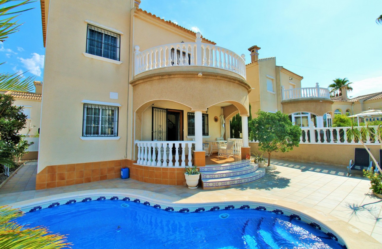 Videresalg - Detached Villa - Orihuela Costa - Villamartín