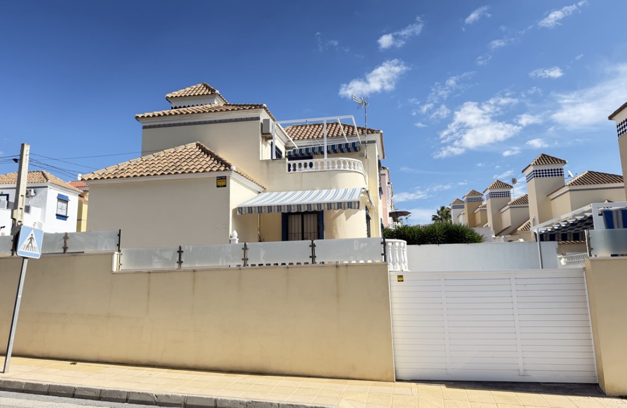 Videresalg - Detached Villa - Orihuela Costa - Villamartín