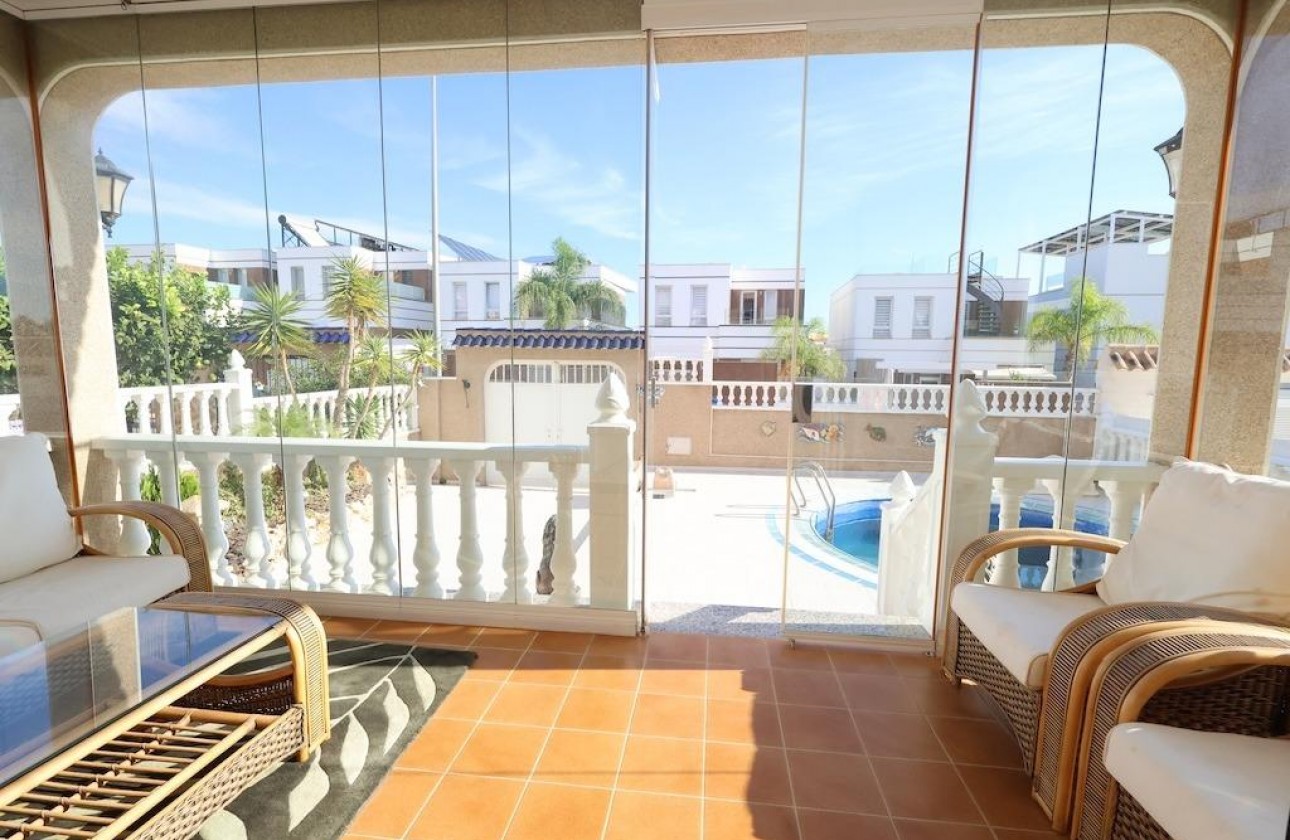 Videresalg - Detached Villa - Orihuela Costa - Villamartín