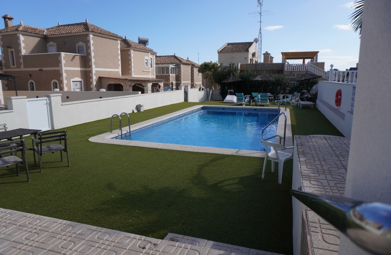 Videresalg - Detached Villa - Orihuela Costa - Villamartín