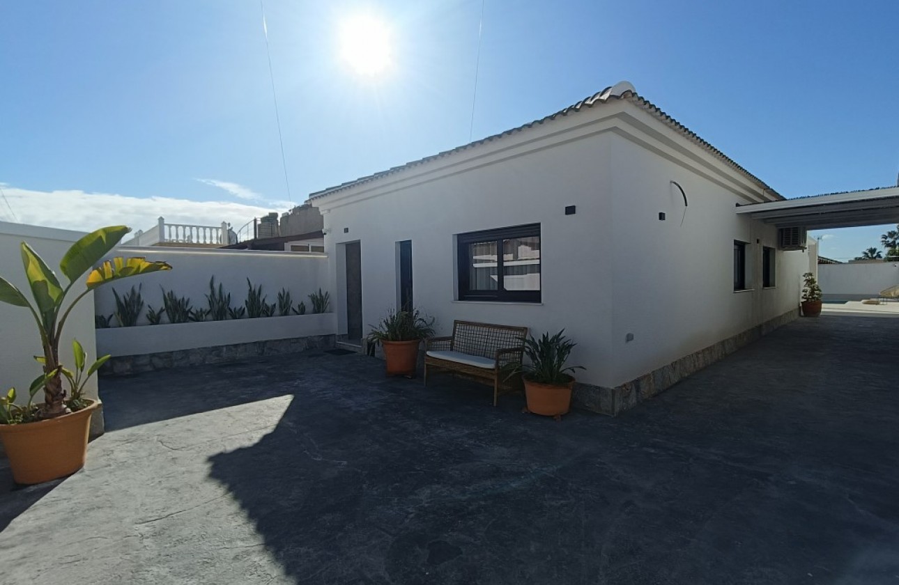 Videresalg - Detached Villa - Torrevieja - El chaparral