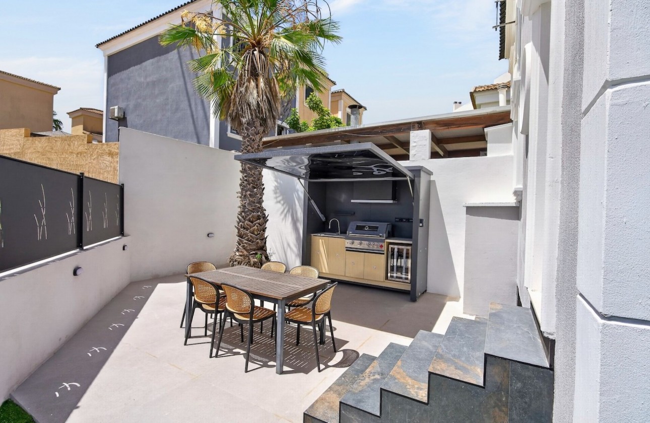 Videresalg - House - Orihuela Costa - Villamartín