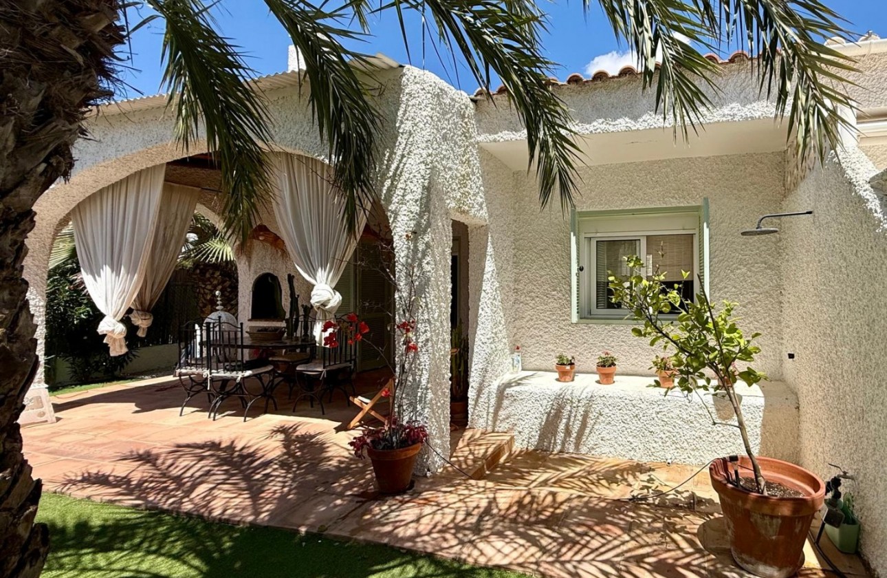 Wiederverkauf - Detached Villa - Orihuela Costa - Campoamor