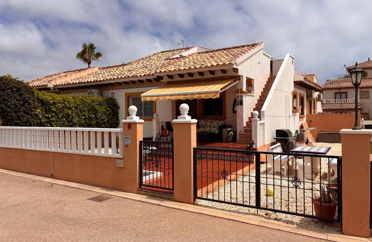 Wiederverkauf - Semi Detached Villa - Orihuela Costa - Lomas de Cabo Roig