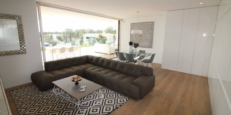 ES ​Lorem ips m dolor sit amet, consectetur adipiscing ES