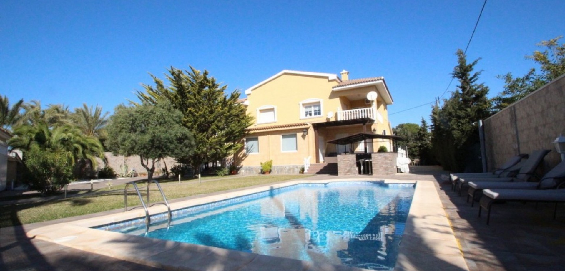 House in La Zenia - view 1