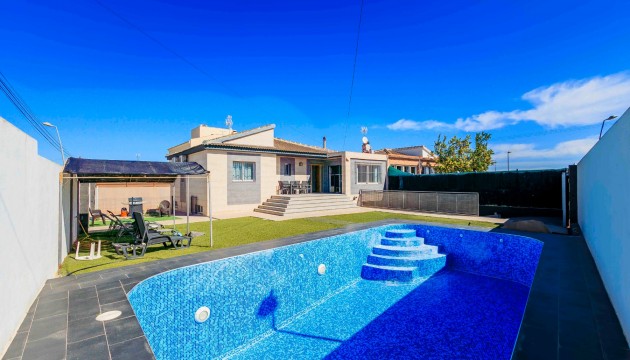 Перепродажа - отдельная вилла - Torrevieja - Los Balcones - Los Altos del Edén