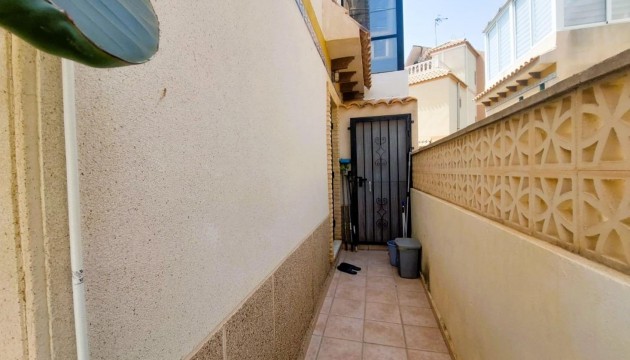 Resale - Semi Detached Villa - Torrevieja - Las calas