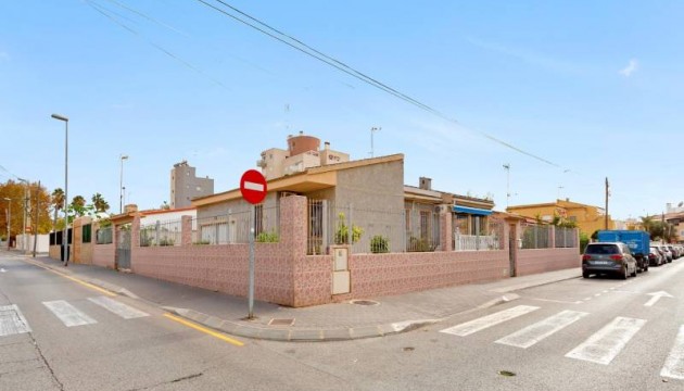 Reventa - Chalet Independiente - Torrevieja - Nueva Torrevieja - Aguas Nuevas