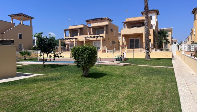 Перепродажа - отдельная вилла - Orihuela - Villamartín