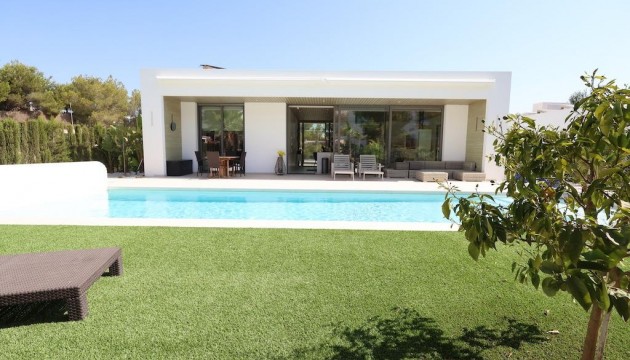 Resale - Detached Villa - San Miguel de Salinas - Las colinas golf and country club