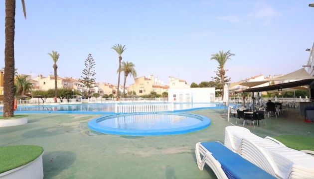 Перепродажа - Полуотдельная вилла - Torrevieja - La Siesta - El Salado -  Torreta