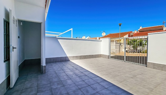 Resale - Bungalow - Torrevieja - La Siesta - El Salado -  Torreta