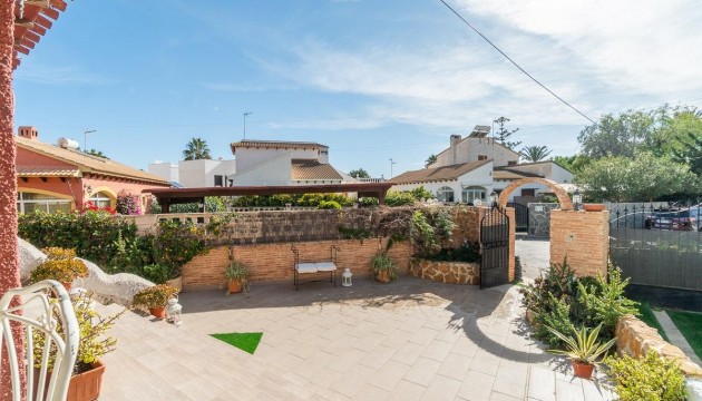 Перепродажа - отдельная вилла - Orihuela Costa - Punta Prima