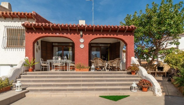 Перепродажа - отдельная вилла - Orihuela Costa - Punta Prima