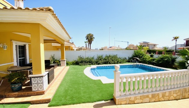 Перепродажа - отдельная вилла - Orihuela Costa - La Zenia